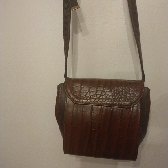 New World Collection leather bag. - Picture 2 of 5